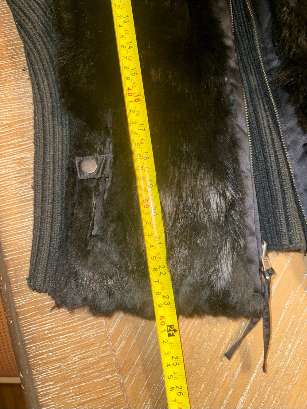 GUESS Real Rabbit Fur Vest Size Small/ See Measurements - Picture 7 of 10